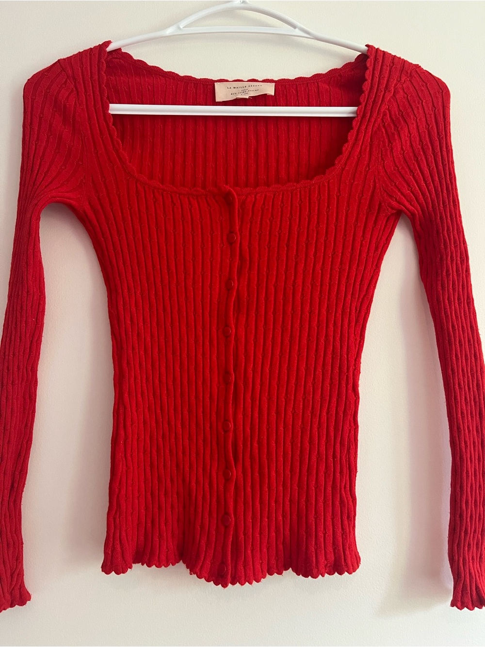 Red Scalloped Ribbed Button-Front Cardigan - Picture 5 of 6